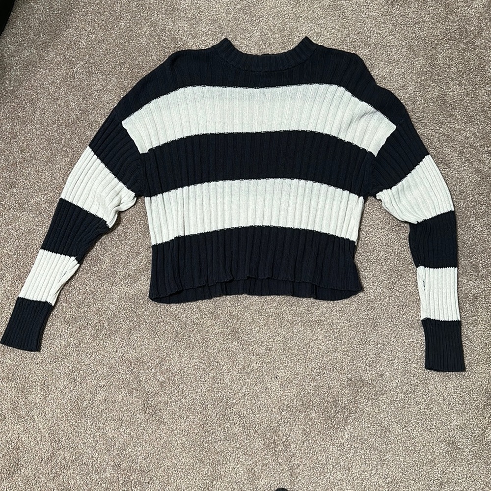 Stripped sweater. Size medium